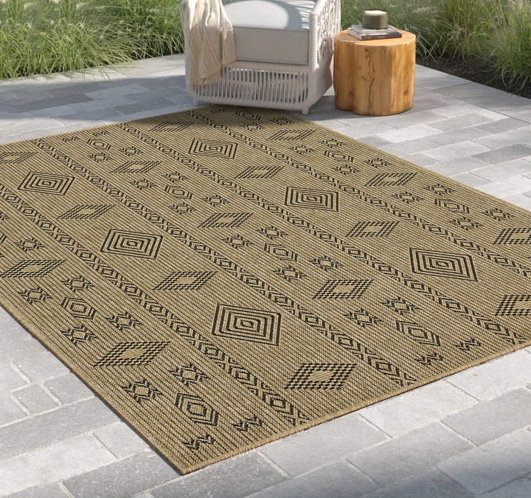 Earth - 5'3" X 7'3" Indoor / Outdoor Area Rug Polypropylene - Jute / Black