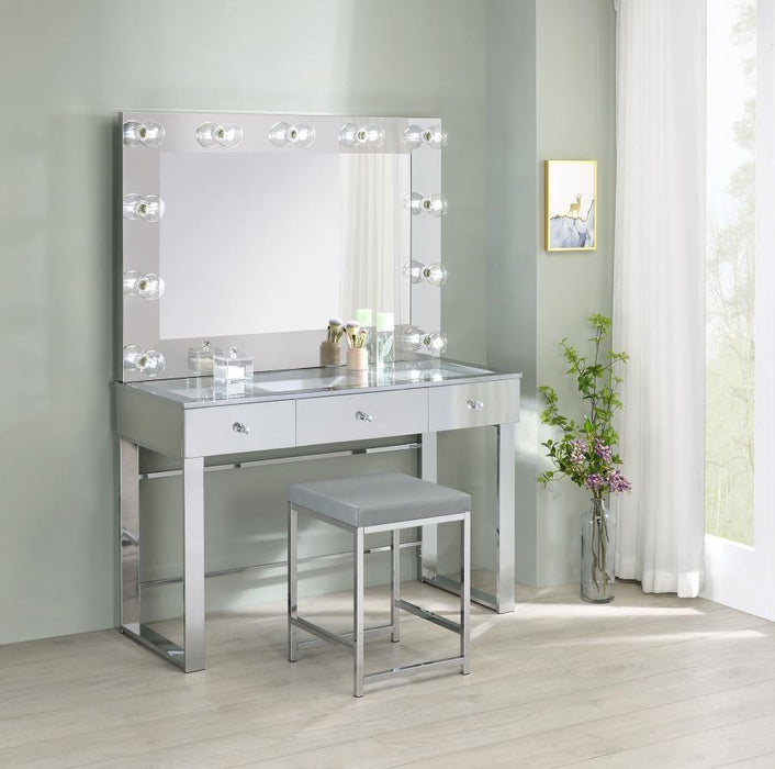 Umbridge - 3-Drawer Vanity With Lighting - Chrome And White